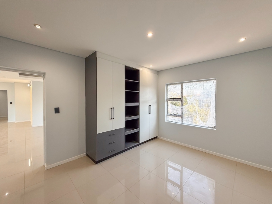 5 Bedroom Property for Sale in Melodie North West